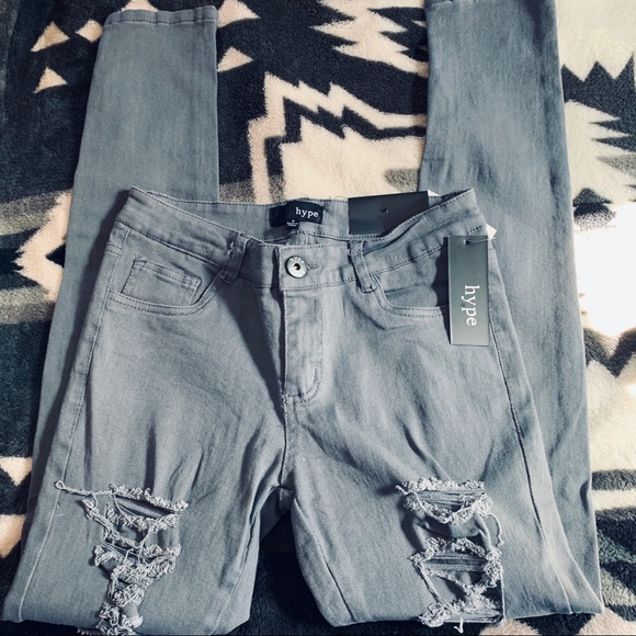 🆕 Hype Gray Distressed Skinny Jeans Size: 9 - Picture 6 of 8